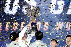 TES夺冠 微博热搜榜前十占七